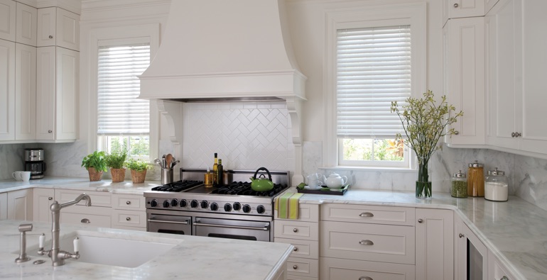 Gainesville kitchen white blinds